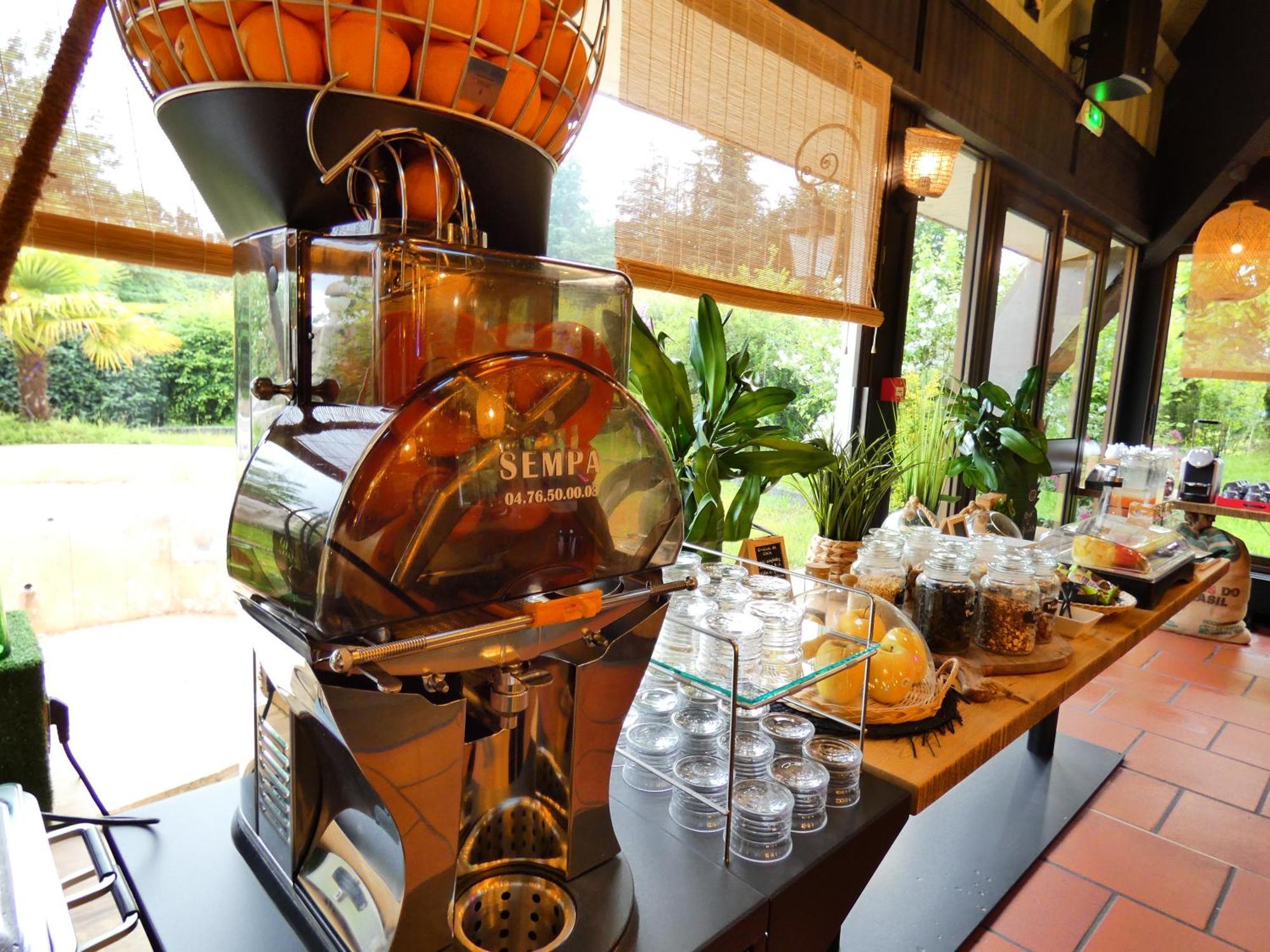 Contact Hotel Be Guest Limoges Sud ภายนอก รูปภาพ