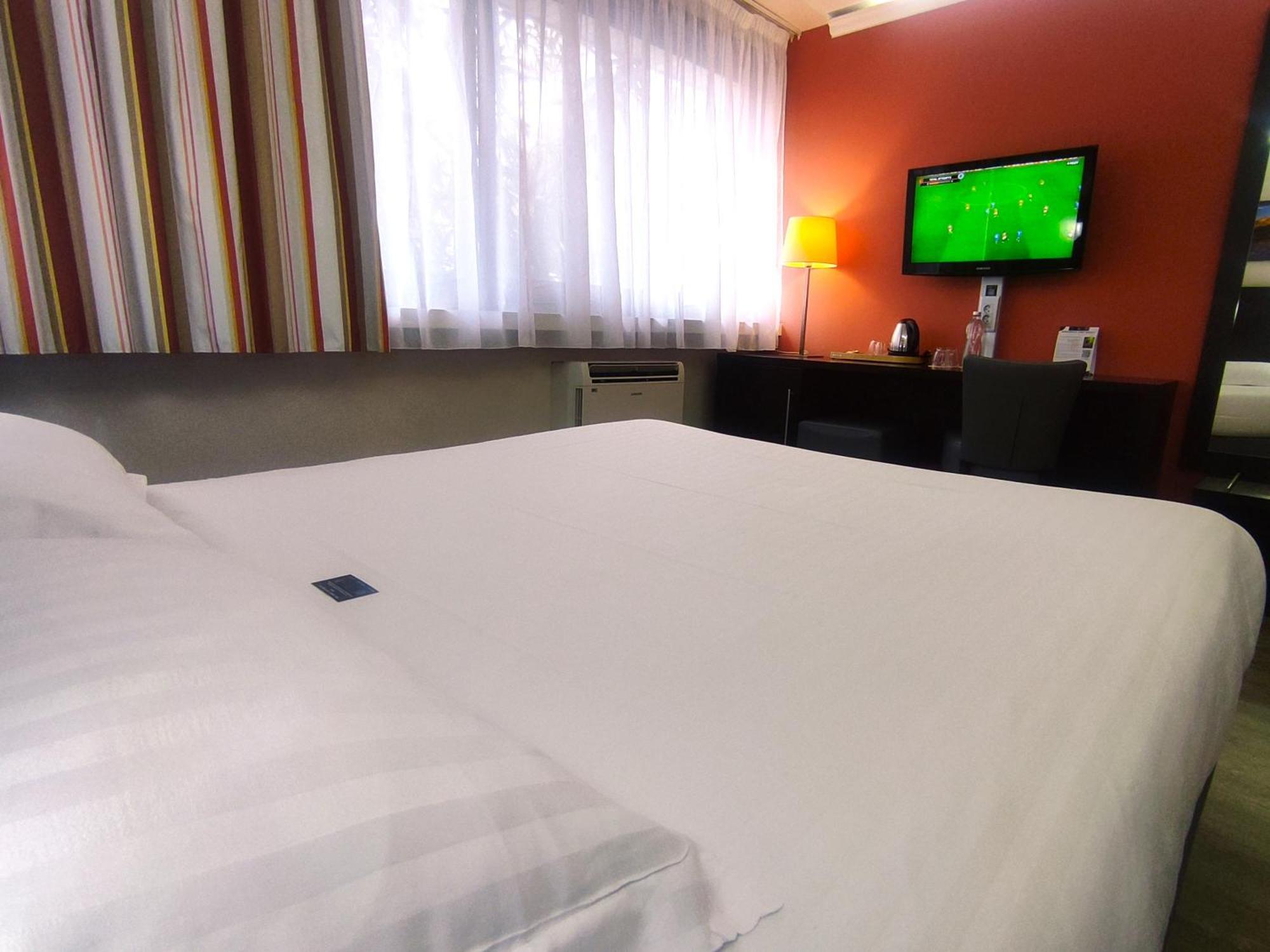 Contact Hotel Be Guest Limoges Sud ภายนอก รูปภาพ